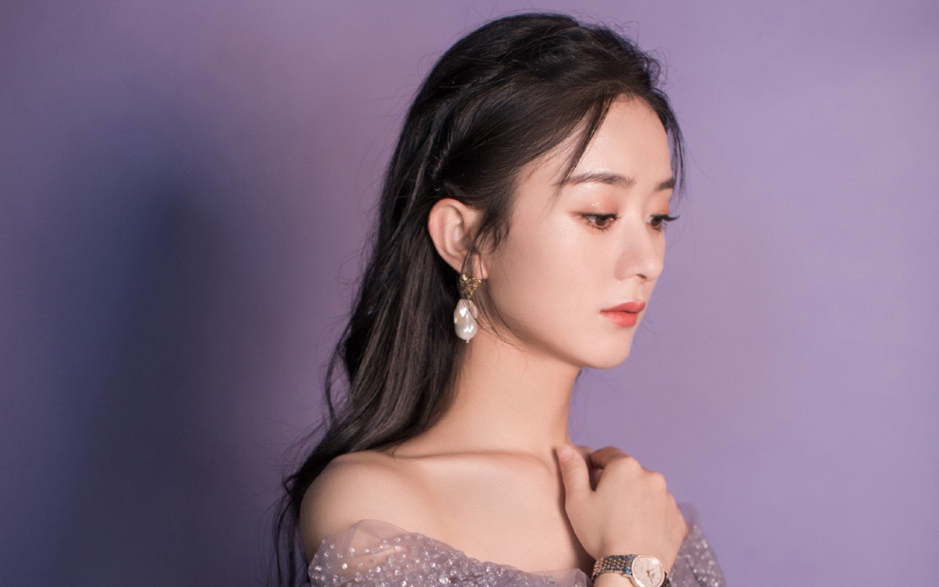 “逆境生存：车手在极端气候下的英雄演绎”