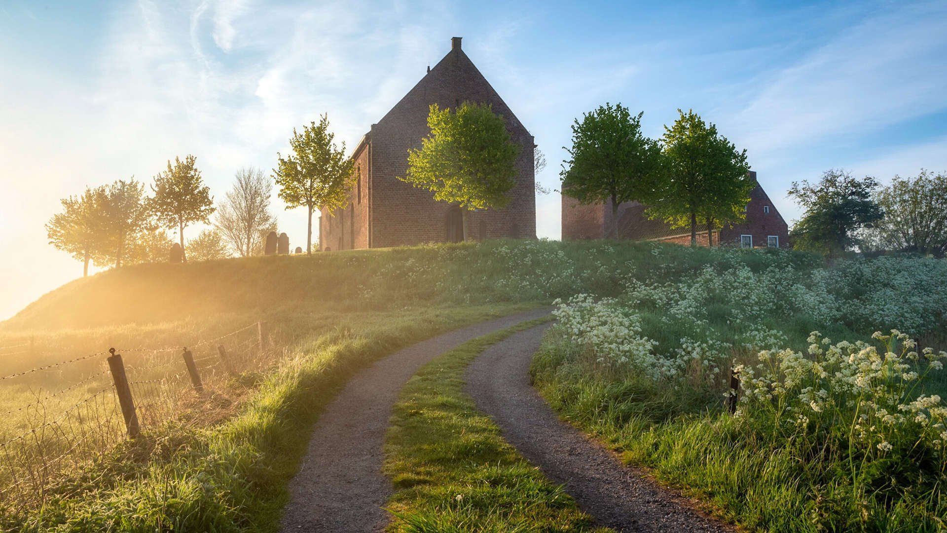 _高空秋千挑战:在悬崖边感受刺激_,高空秋千是近年来在各大景区兴起的娱乐项目之一