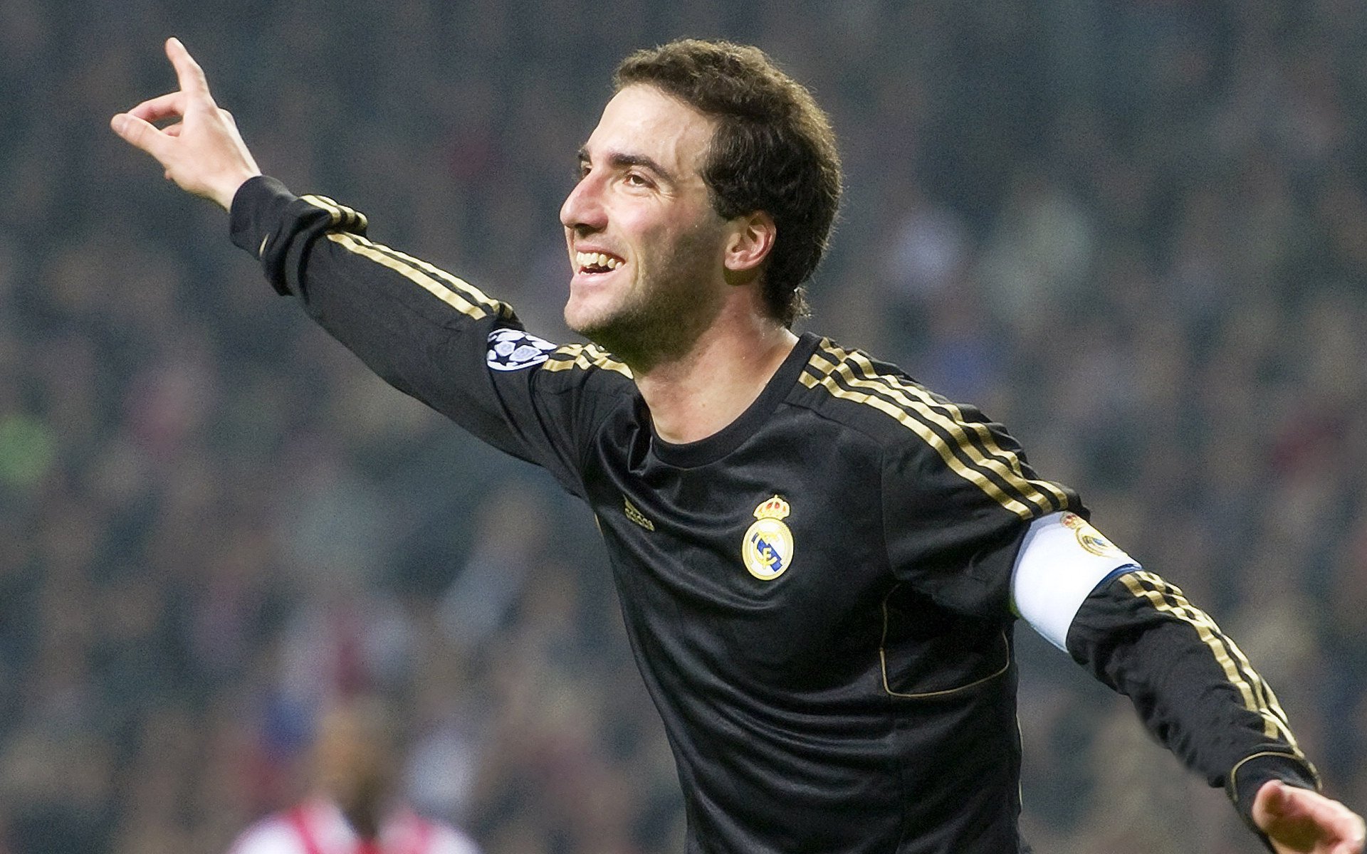 “英超联赛进入白热化,豪门争霸战一触即发”,英超 联赛