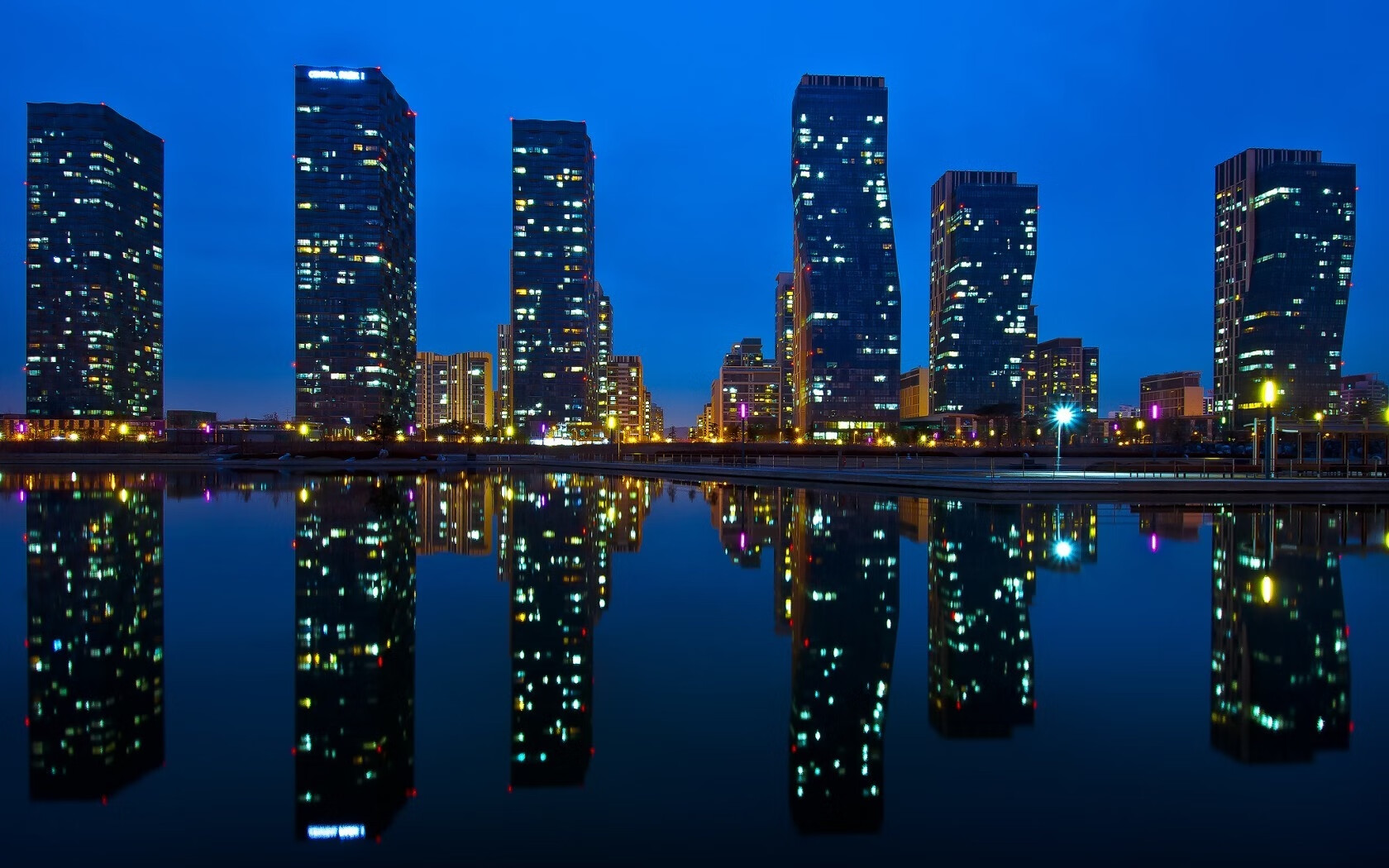 《2025电竞行业新政策发布,引领行业健康发展》,未来20年电竞发展趋势