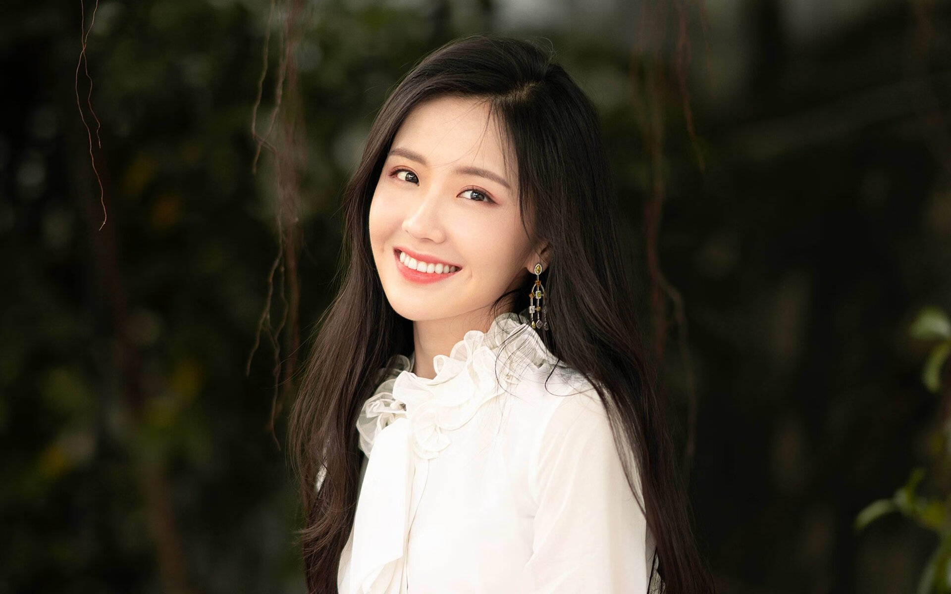 《2025英雄联盟全球总决赛,冠军之战燃炸全场》,2020年英雄联盟全球总决赛赛程表